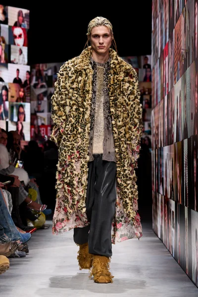 Look 17
